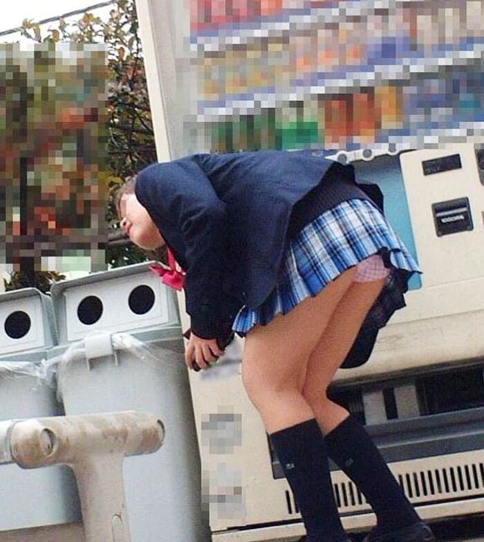 - You can see the pants! Bending forward JK's miniskirt panchira erotic gazo 32th image