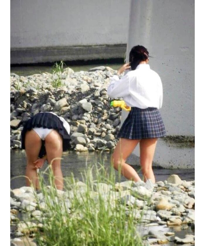 - You can see the pants! Bending forward JK's miniskirt panchira erotic gazo 49th image