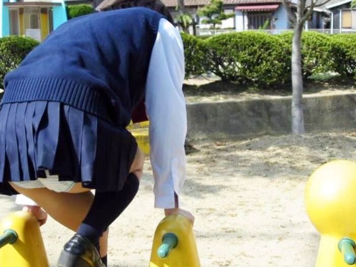 - You can see the pants! Bending forward JK's miniskirt panchira erotic gazo 50th image