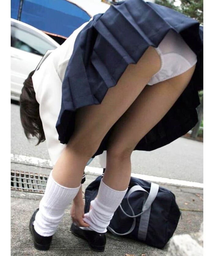 - You can see the pants! Bending forward JK's miniskirt panchira erotic gazo 51th image
