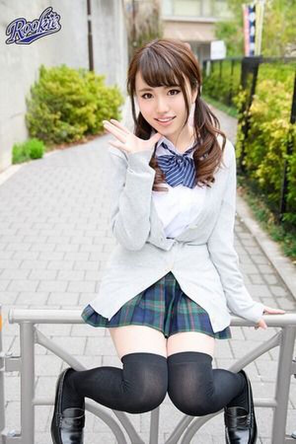 Beautiful legs + knee-high socks are no longer an art 4th image