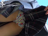 An erotic video that turned up JK's skirt in the blind spot of the pedestrian bridge and took a panchira voyeur