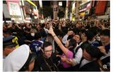[Sad news] Breast rubbing site in Shibuya, it will be captured by a solid camera wwwww