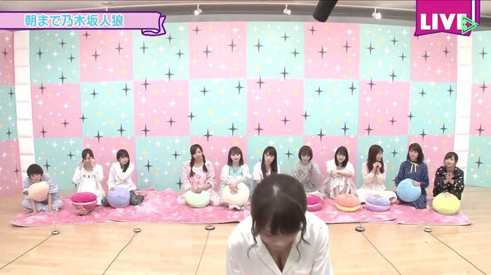 【GIF】秋元真夏Mr./Ms.、山下美月を越るπモロShowwwwwww 7th image
