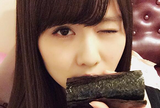 【画像】アイドルが恵方巻きにかぶりつく画像を下心を持って集めるスレwww