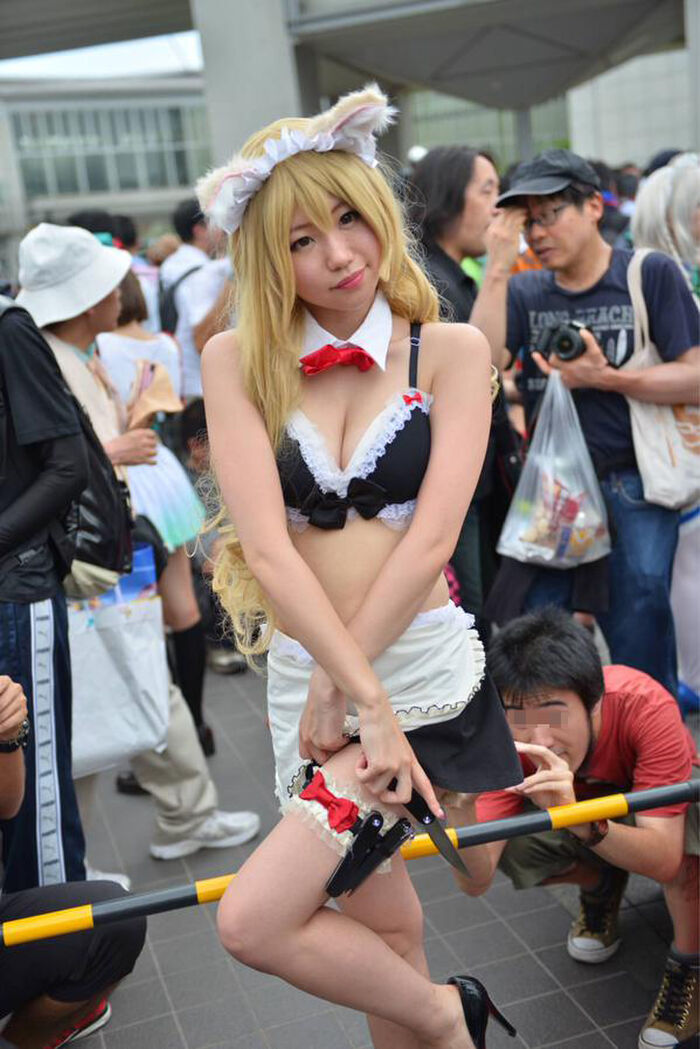 Why does Anio Otaku proudly take pictures of girls' panties at Comiket? Are you intellectually disabled? 2th image