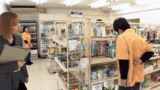 Unreasonable demand... GIF image of female fallen sexual intercourse in which a hired store manager who was sharp with a hawkish woman who reprimands violently attacks back