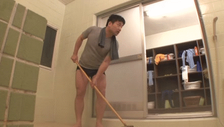 Cheer girls who were peeked into the bath ran away in search of ... GIF image of a super carnivorous girl 4th image