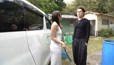 Nipple bing with a thin dress! Panties are see-through! GIF image of hungry married woman Mr./Ms. seducing her neighbor 4th image