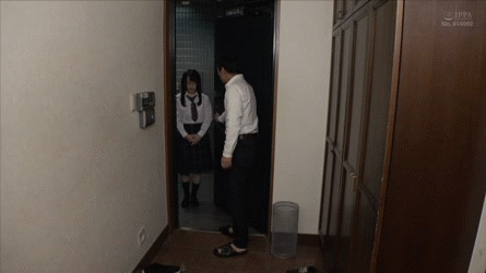 A serious-looking high school girl smokes! GIF image of a girl who was seen smoking a cigarette has sex with her mouth 3th image