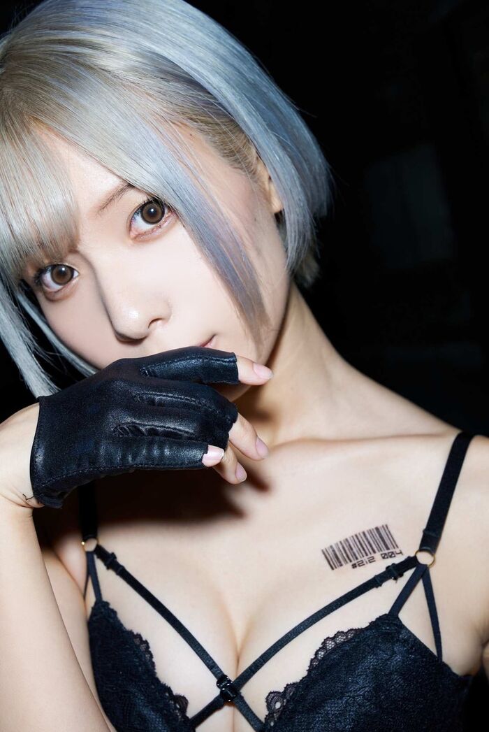 46 swimsuit images including the latest gravure 30th image