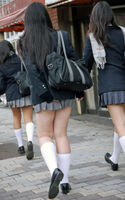 When I see a high school girl in a miniskirt, I can't help but want to follow her with my eyes ... Erotic images taken in the city where lascivious thighs are too erotic