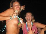 Girls who get naughty when they get drunk are the best! Shame difference is an order of magnitude ... Overseas paripi are drunk goofy erotic images