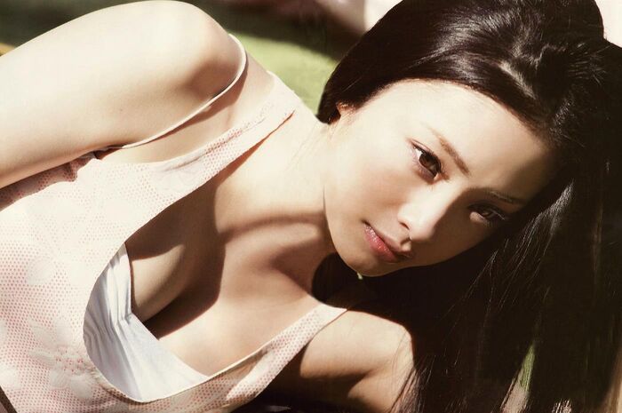 Aya Ueto 56 gravure swimsuit images (1) 15th image