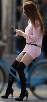 Fair-skinned and smooth ... Niso bites into her plump thighs! Absolute realm erotic images that collect only beautiful legs that you can't help but admire