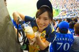 The spread of coronavirus infection threatens the start of professional baseball ... Image of a cute beer vendor who wants to meet you soon