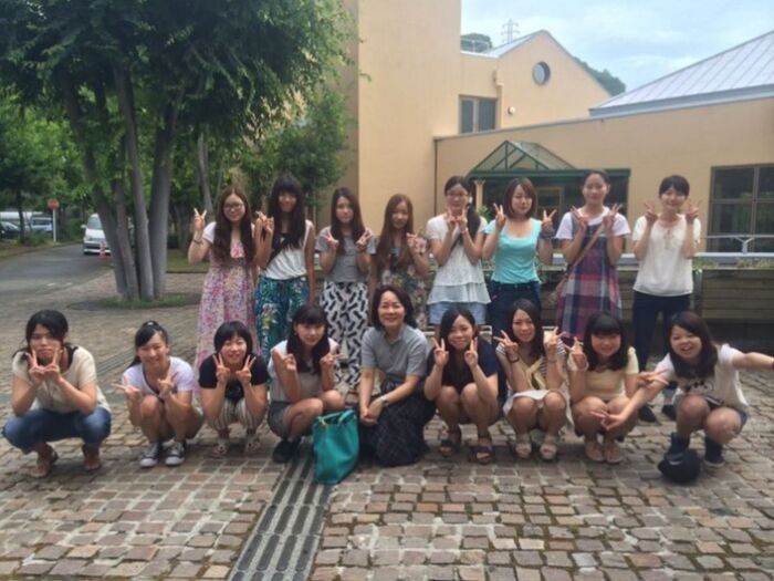 [Group panchira erotic image] When a girl takes a commemorative photo, someone always gets a panchira! Group panchira images found on Instagram and Facebook 13th image