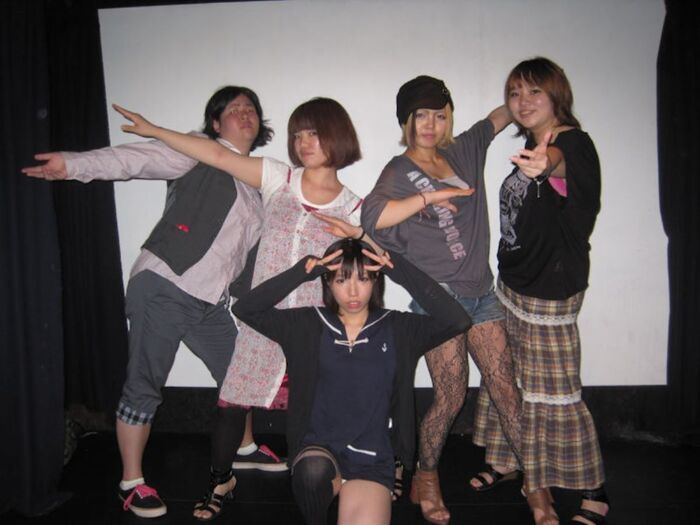 [Group panchira erotic image] When a girl takes a commemorative photo, someone always gets a panchira! Group panchira images found on Instagram and Facebook 3th image
