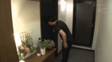[Erotic GIF] If the delivery person is a woman ... A man who responds with a full chin!? that makes you want to imitate Immediate Saddle Home Rape www