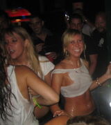 [Wet shirt contest] Unusual heat and tension! Wet boobs are a little excited overseas wet shirt contest www
