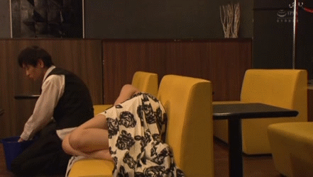[Erotic GIF] Oh pub store boy is too jealous www Drunk lady and spear roll in the store after closing! 6th image