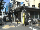 - [Erotic GIF] A group of molesters who rob the underwear they are wearing in broad daylight! Victim woman who is left on the street with no panties / no bra www