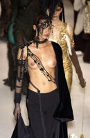 The cutting-edge fashion where the nipple is part of the costume is this www I'm going to ask you to make it popular for the general public www