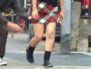 I like the stupid plan to prank and run away from ordinary women who are waiting, so I'll post a GIF image www 6th image