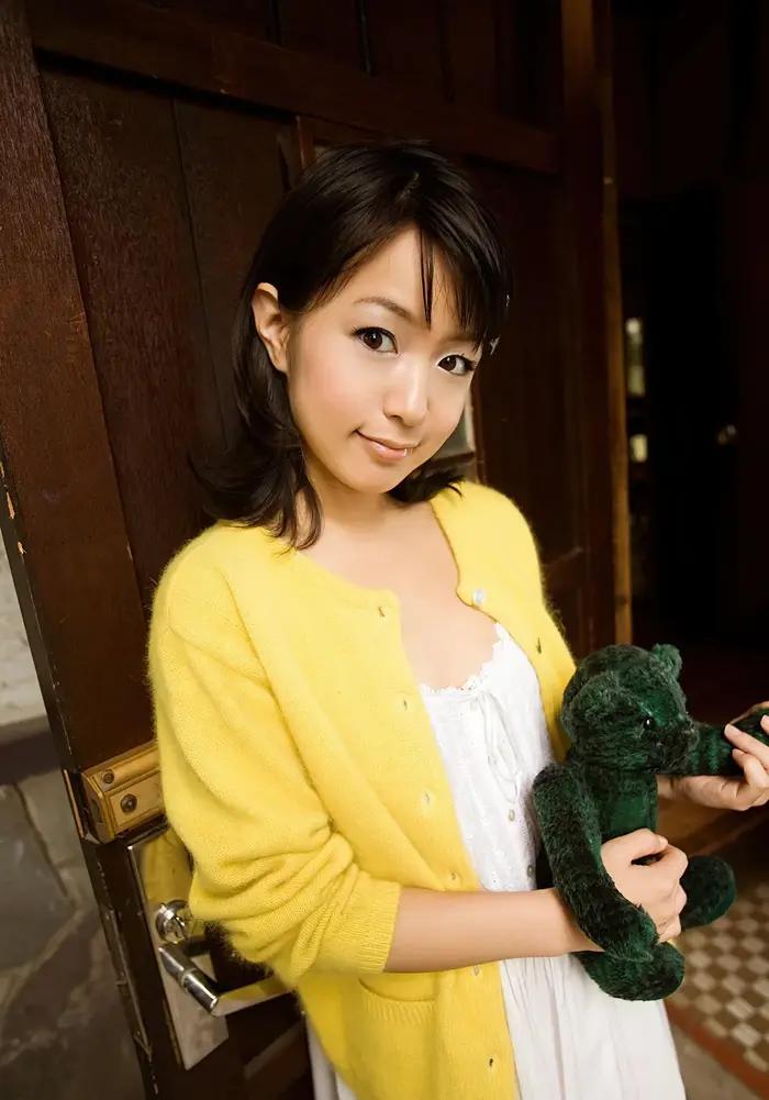 [Nana Nanami High Quality Erotic Images 100 Sheets] Former Baby-faced AV Actress's Undressing Nude Gravure 2th image