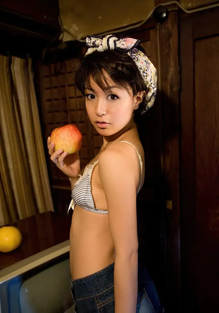 [Nana Nanami High Quality Erotic Images 100 Sheets] Former Baby-faced AV Actress's Undressing Nude Gravure 87th image