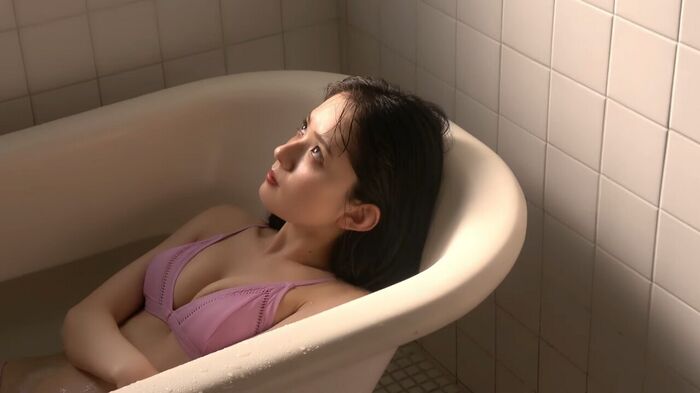 [Image] Former super popular idol lifts the ban on swimsuit gravure for the first time wwww Maina Mizuno, boldly shows off her plump bust in a bikini at Yanmaga! 23th image