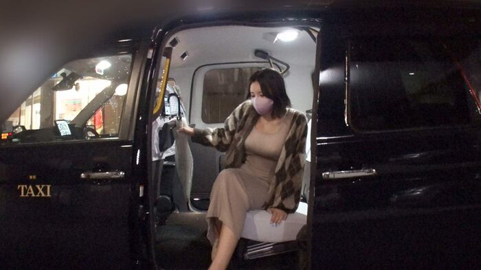 Is it okay to send a 22-year-old beauty with natural G cup big breasts who I met in Nagoya home? The reason why I have money in mystery ... God Milk ... An old school uniform that looks too good 6th image