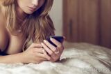It is a topic that the exchange between a prostitute and a customer on LINE can cry