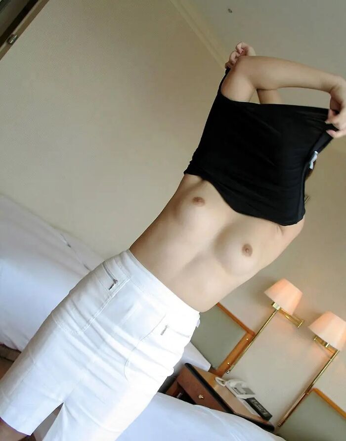 Undressing girls who cross their arms, roll up their jackets, and expose their boobs 17th image
