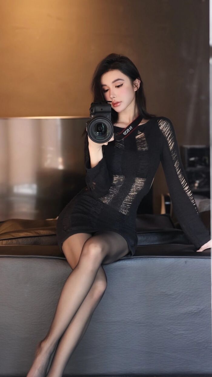XiuRen第6741期_模特卡卡酱空姐制服主题性感白Tdew 黑色内衣秀丰满身Material诱惑Photo 74P 2th image