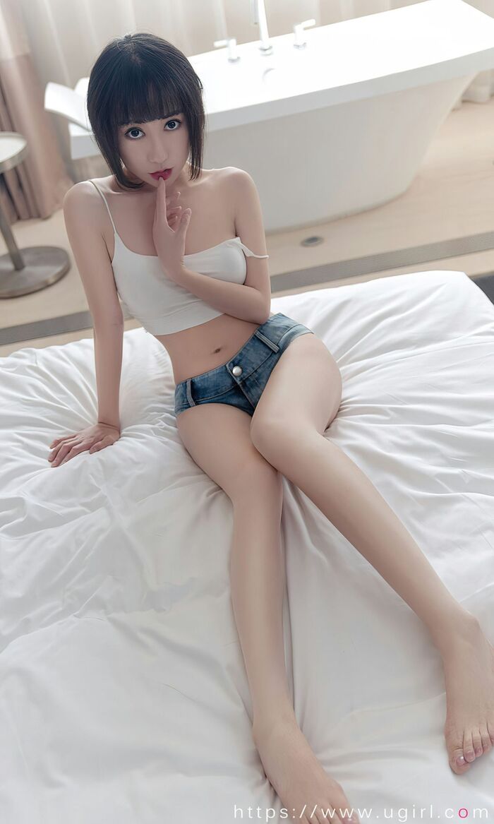 [Ugirls爱尤物]No.2571_模特夏瑶私房性感白色吊带衣配牛仔超短裤秀完美身材诱惑写真35P 11th image