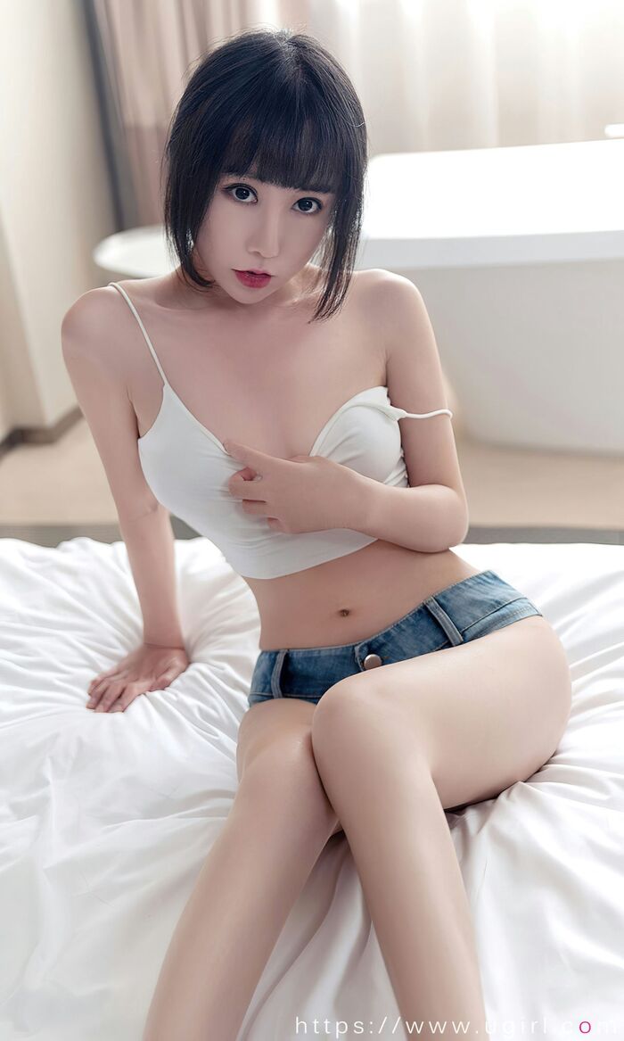[Ugirls爱尤物]No.2571_模特夏瑶私房性感白色吊带衣配牛仔超短裤秀完美身材诱惑写真35P 12th image