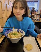 【Image】A bruising woman who eats udon noodles one by one in front of a man wwwwww