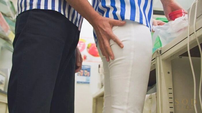 I was threatened for having a racy big breasts gradle, and I was covered in the juice of a sexual harassment father Koibuchi Momona 10th image