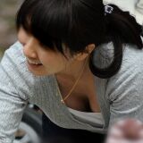 巨乳が胸チラしてるママさんたちの母乳が飲みたくなる街撮り