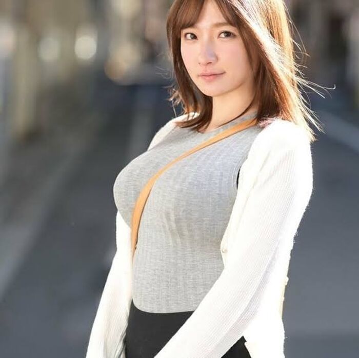 【画像】この時期の人妻、タンクトップ1枚でエロすぎるwwwww 3th image