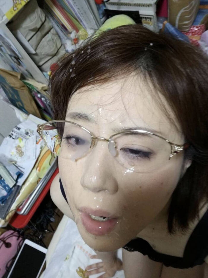 Erotic images done with semen bukkake 2th image