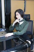XiuRen第6844位_模特王曼柔半脱露黑色蕾丝内衣配黑丝吊袜秀曼妙身体诱惑Photo 81P