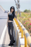 [XiaoYu画语界] Vol.1047_ 模特奶瓶黑色露shoulderShort 款上衣+Erotic Protein Yellow 吊带秀曼妙身体诱惑Photo 98P