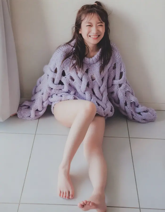 [168 high-quality erotic images of Midsummer Akimoto] Nogizaka second generation captain's swimsuit &amp; clothed gravure 20th image