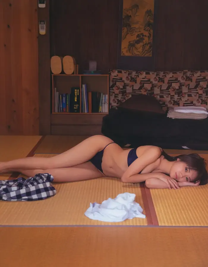 [168 high-quality erotic images of Midsummer Akimoto] Nogizaka second generation captain's swimsuit &amp; clothed gravure 33th image
