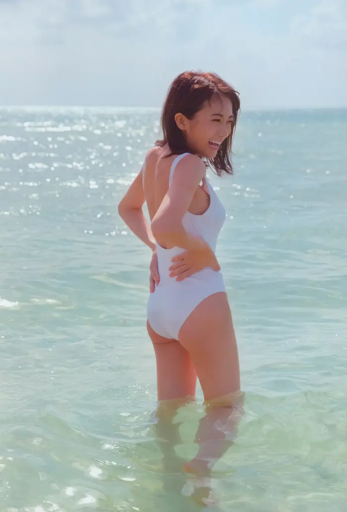 [168 high-quality erotic images of Midsummer Akimoto] Nogizaka second generation captain's swimsuit &amp; clothed gravure 40th image