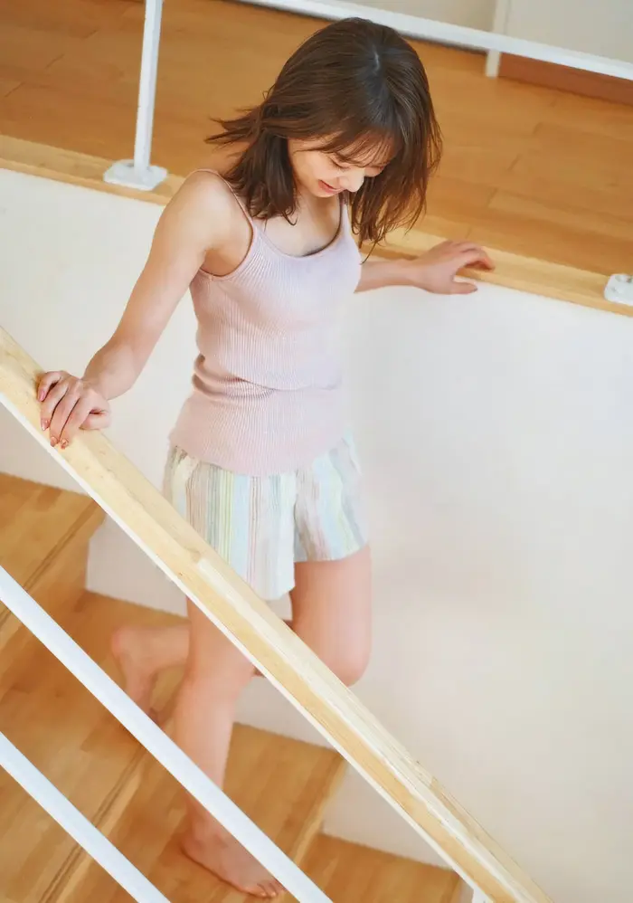 [168 high-quality erotic images of Midsummer Akimoto] Nogizaka second generation captain's swimsuit &amp; clothed gravure 46th image