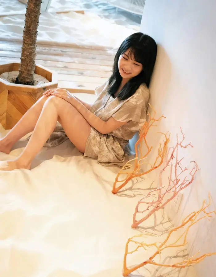 [168 high-quality erotic images of Midsummer Akimoto] Nogizaka second generation captain's swimsuit &amp; clothed gravure 69th image
