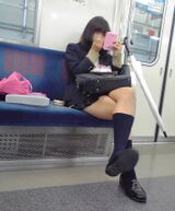[Amateur JK Plump Thigh Panties Erotic Image] Erotic images of amateur JKs who are exposing their plump thighs and panties on the train! The thighs and panties that are visible and hidden from the uniform skirt are dangerous w